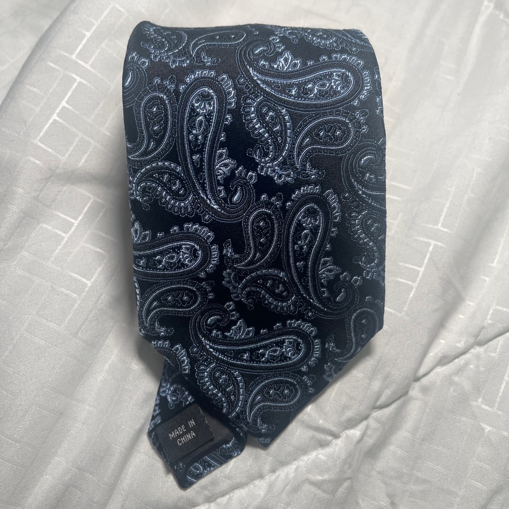 Michael Kors Necktie 60”L x 3.25" W 100% Silk Blue Tie.